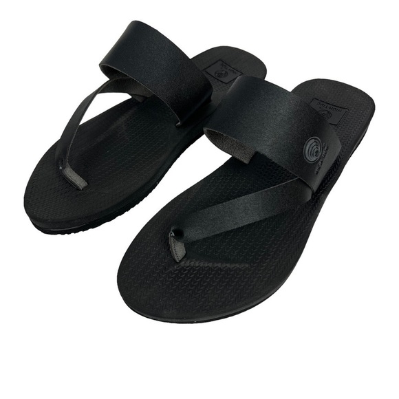 HIGH TIDE Women’s Slip-on Sandals Sz 8 Color Black Skid Resistant - Picture 2 of 11